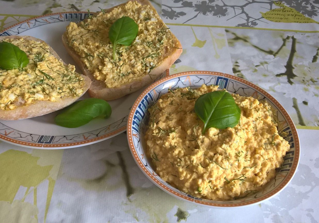 Pasta jajeczna z koperkiem i curry DoradcaSmaku.pl