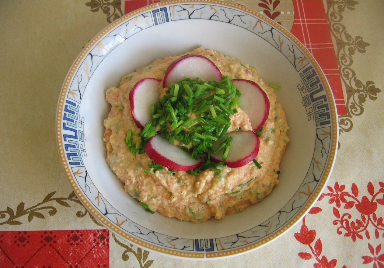 Pasta jajeczna z papryką i rzodkiewką DoradcaSmaku.pl