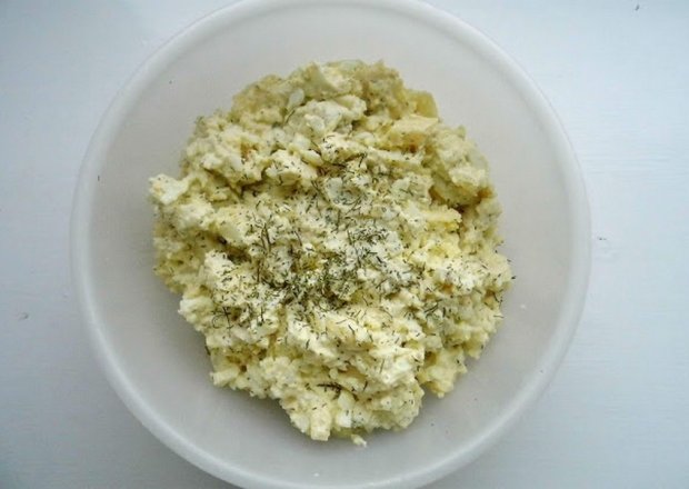 Fotografia przedstawiająca Pasta jajeczna z serem żółtym