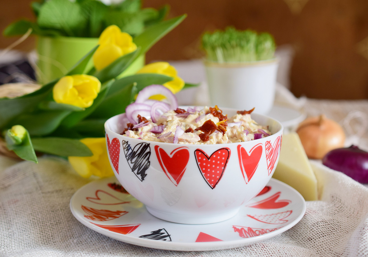 Pasta jajeczna z suszonymi pomidorami DoradcaSmaku.pl