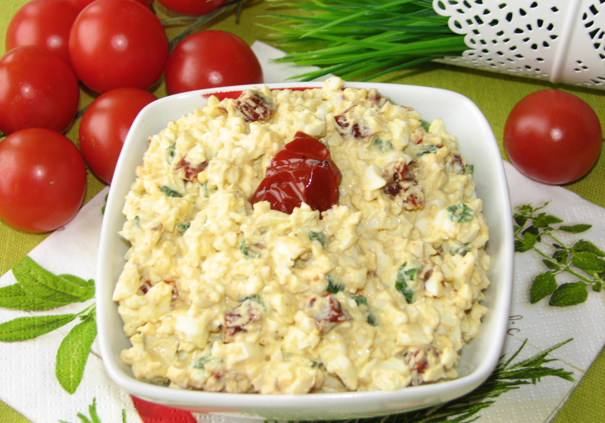 Pasta jajeczna z suszonymi pomidorami DoradcaSmaku.pl