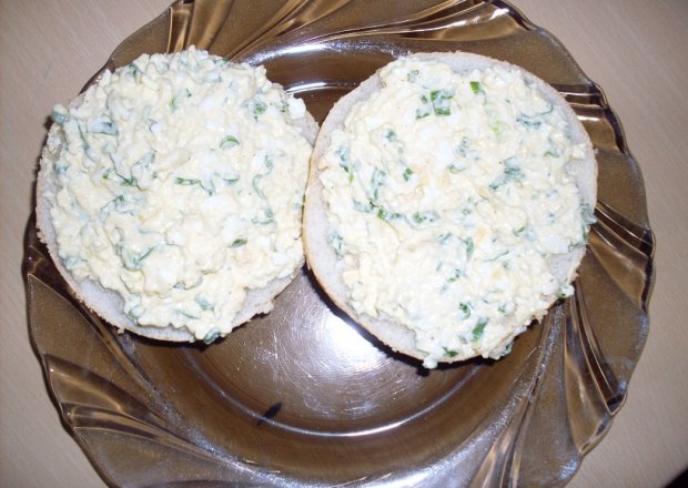 Fotografia przedstawiająca Pasta jajeczna ze szczypiorkiem