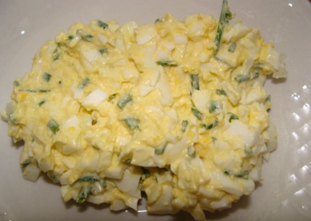 Fotografia przedstawiająca Pasta jajeczna ze szczypiorkiem