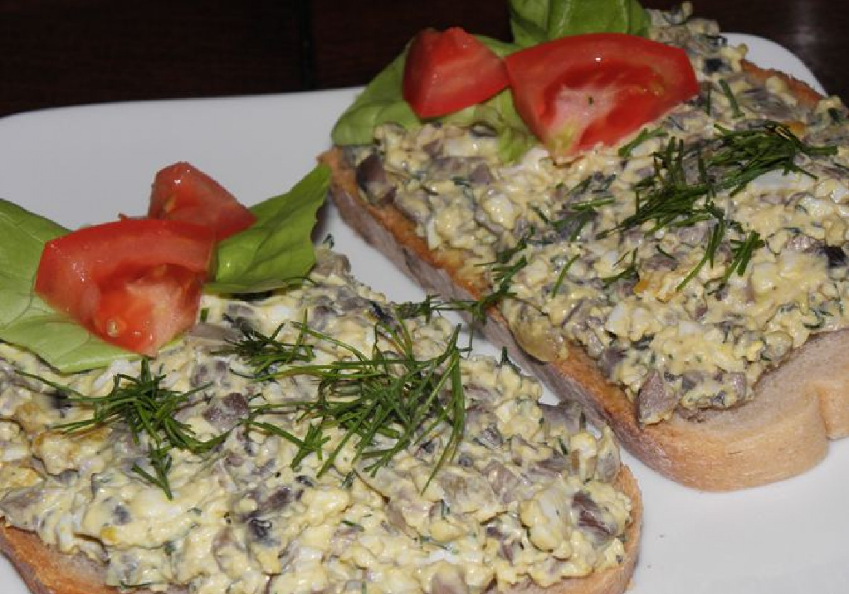 Pasta jajeczno-pieczarkowa. foto