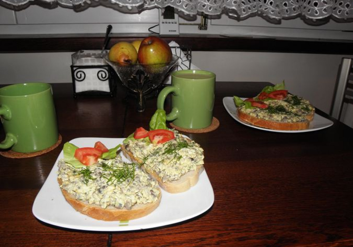 Pasta jajeczno-pieczarkowa. foto