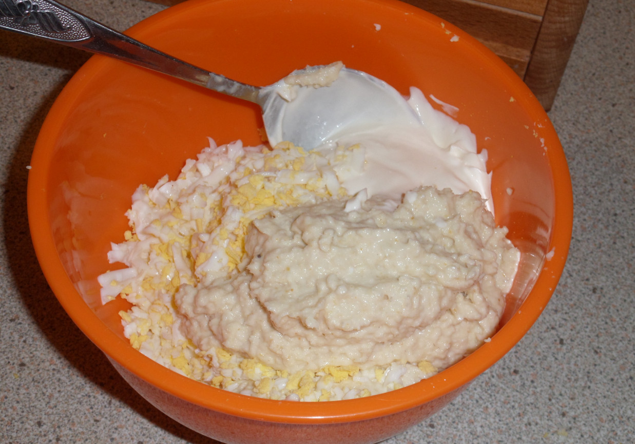 Pasta jajko z chrzanem foto