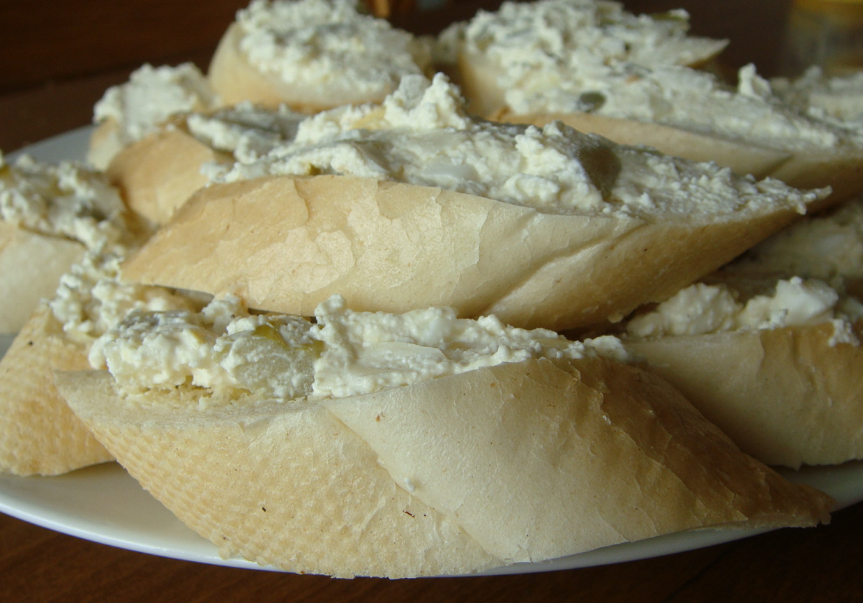 Pasta na kanapki z białego sera foto