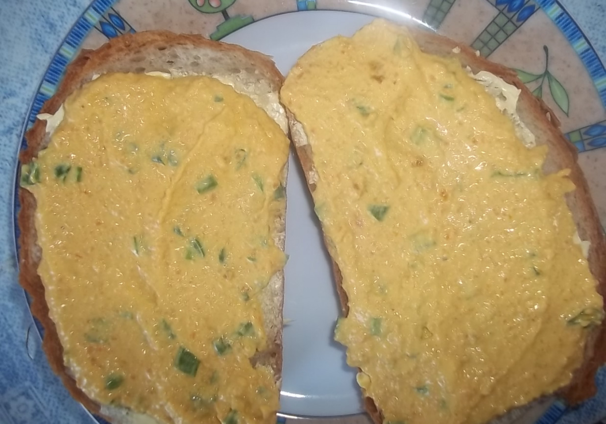 Pasta na kanapki z marchewki foto