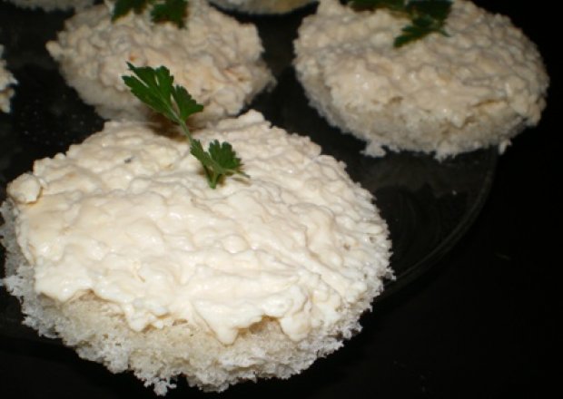 Fotografia przedstawiająca Pasta serowo-czosnkowa