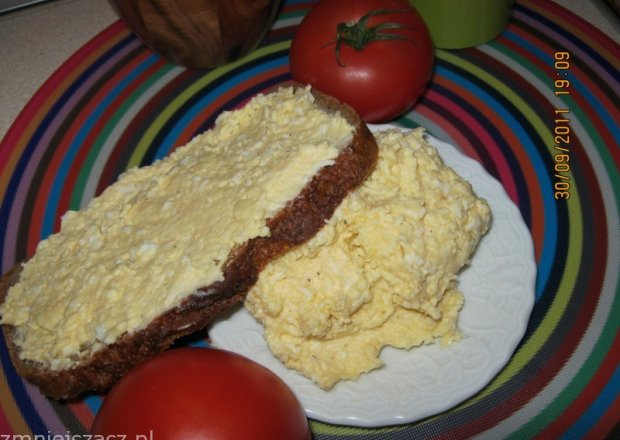 Fotografia przedstawiająca Pasta serowo-jajeczna.