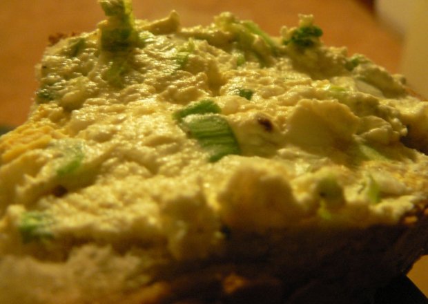 Fotografia przedstawiająca Pasta serowo-porowa do kanapek