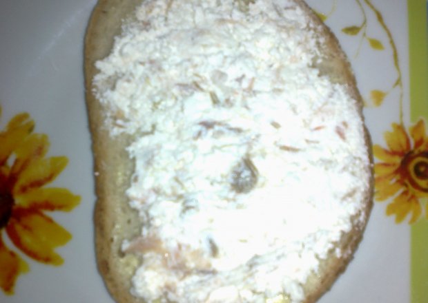 Fotografia przedstawiająca Pasta twarogowa do chlebka z tuńczykiem