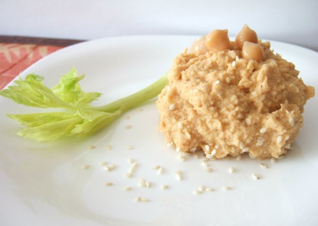 Fotografia przedstawiająca Pasta z cieciorki, selera i sezamu