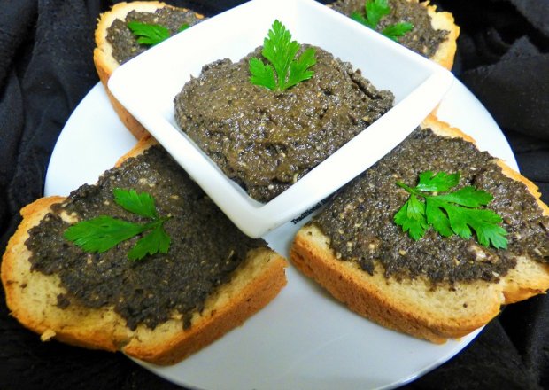 Fotografia przedstawiająca Pasta z czarnych oliwek