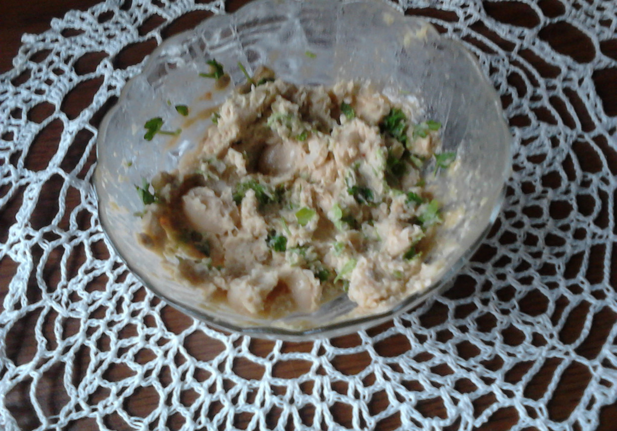 Pasta z fasoli z pietruszką foto