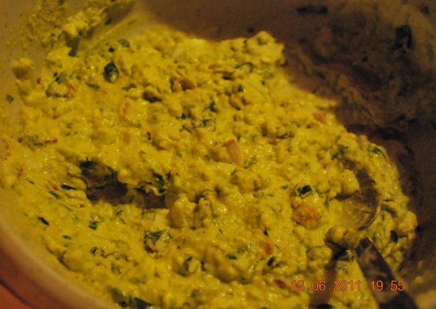 Fotografia przedstawiająca pasta z jaj, szpinaku i rozdkiewki