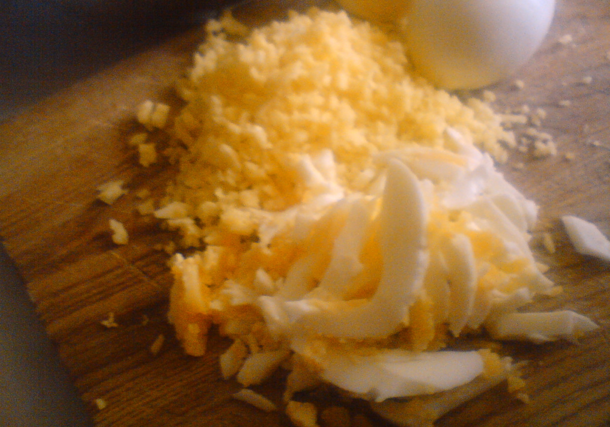 Pasta z jajek i żółtego sera ze szczypiorkiem do pieczywa foto