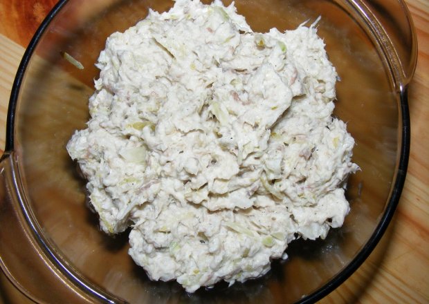 Fotografia przedstawiająca Pasta z makreli z majonezem i ogórkiem