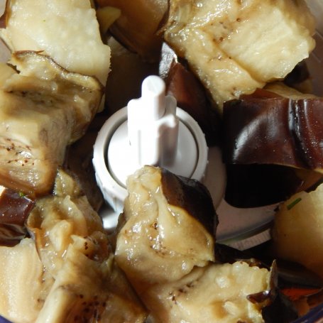Krok 1 - Pasta z pieczonego bakłażana i oliwek foto