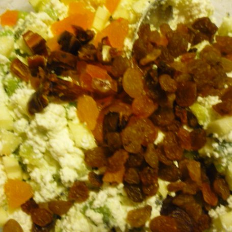 Krok 3 - pasta z sera białego z owocami i słonecznikiem foto