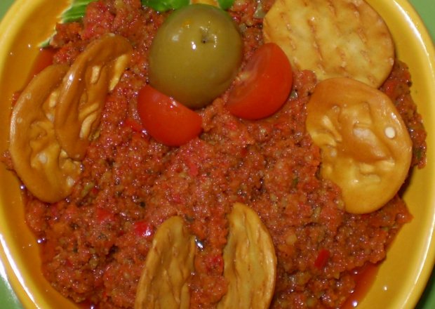 Fotografia przedstawiająca Pasta z suszonych pomidorów i bobu :