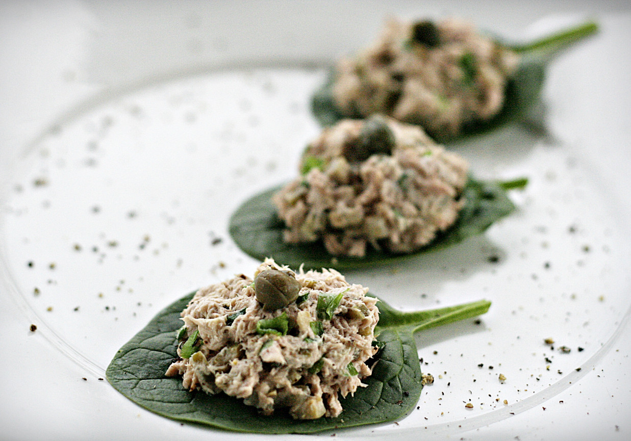 Pasta z tuńczyka na szpinaku foto