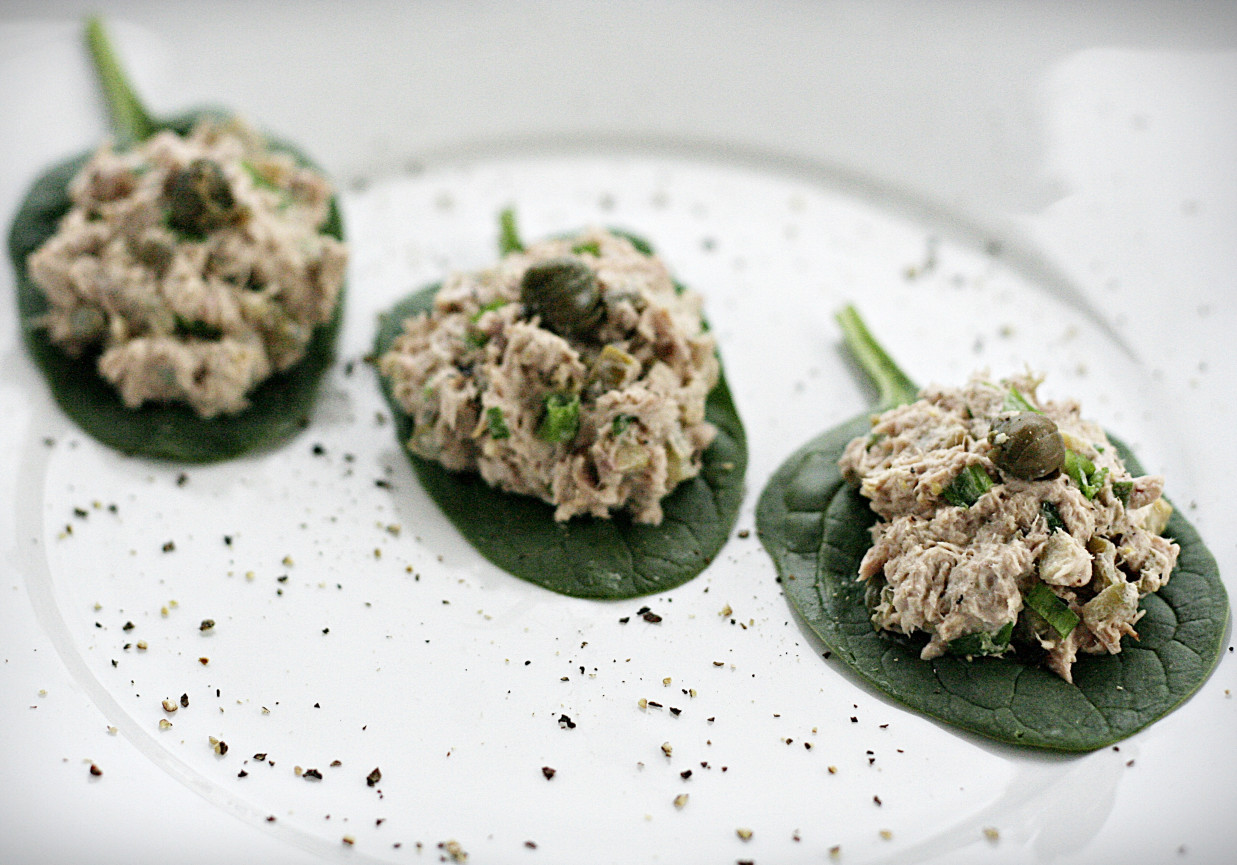 Pasta z tuńczyka na szpinaku foto