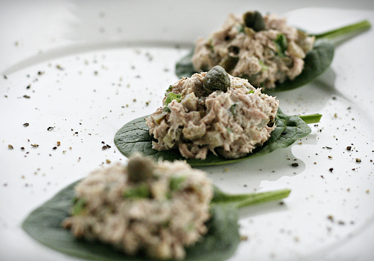 Pasta z tuńczyka na szpinaku foto