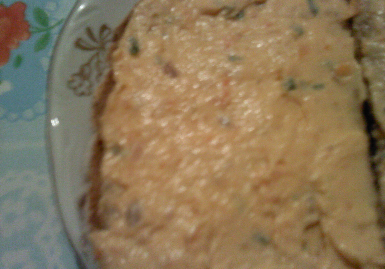 Pasta z tuńczyka ze szczypiorkiem i pomidorem foto
