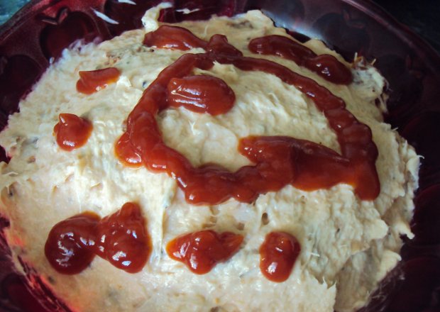 Fotografia przedstawiająca Pasta z wędzonego dorsza z suszonymi pomidorami