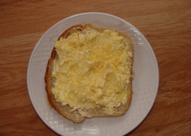 Fotografia przedstawiająca Pasta z żółtego sera