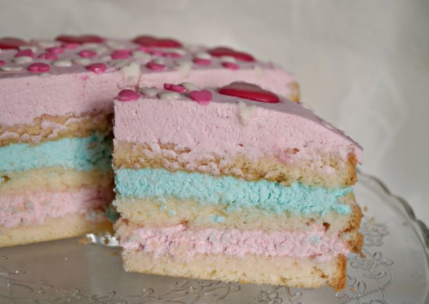 Fotografia przedstawiająca Pastelowy tort urodzinowy Majki