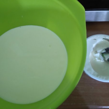 Krok 3 - Pastelowy tort urodzinowy Majki foto