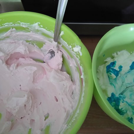 Krok 4 - Pastelowy tort urodzinowy Majki foto