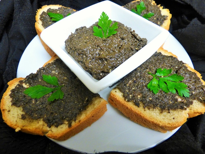 Pasta z czarnych oliwek  - medium