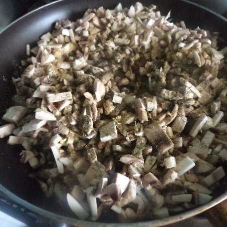 Krok 4 - Paszteciki z ciasta francuskiego z farszem pieczarkowym :) foto