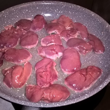 Krok 1 - Pasztet do smarowania z wątróbek drobiowych foto