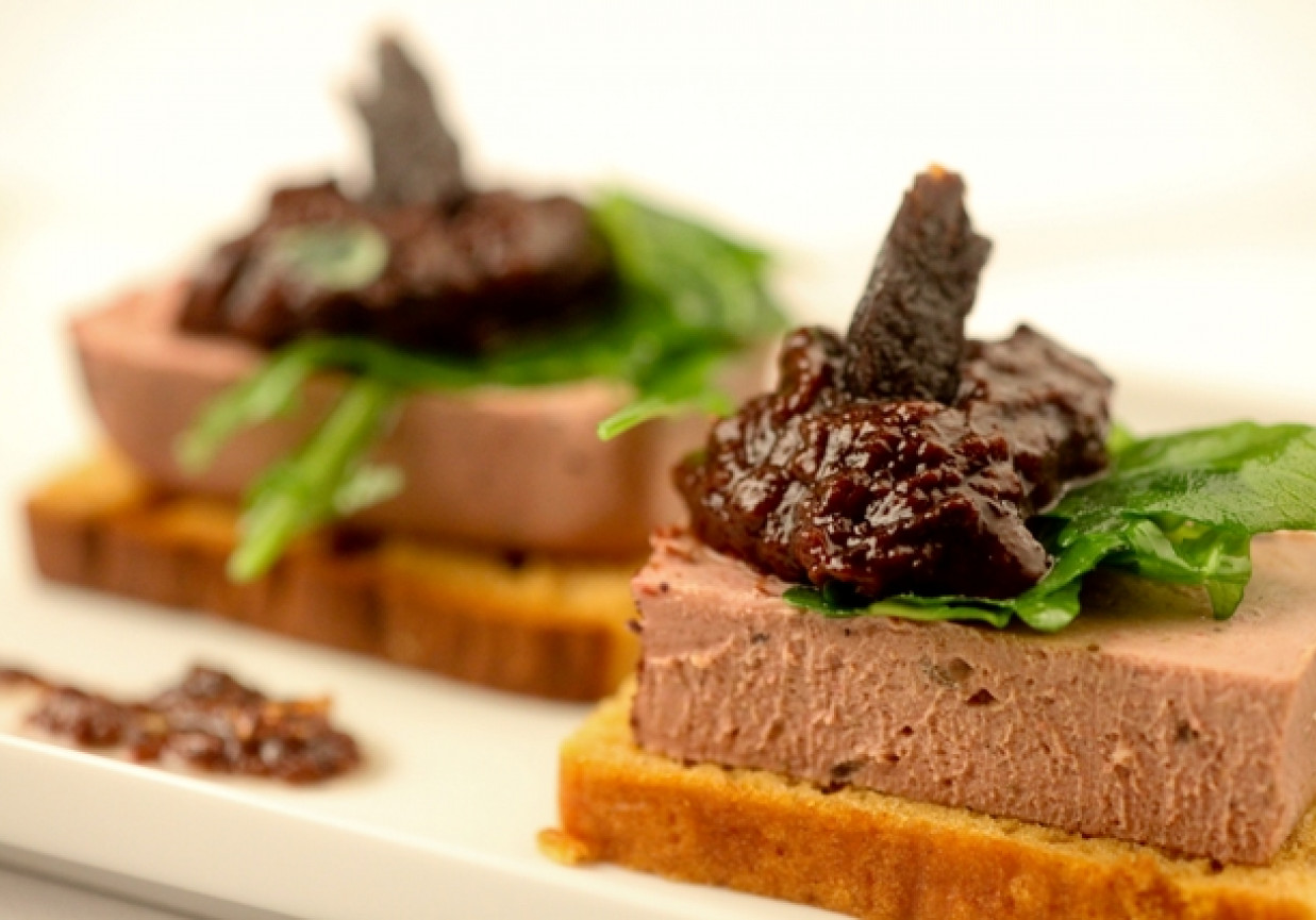 Pasztet z prawdziwkami z sosem z suszonych śliwek .*. foto