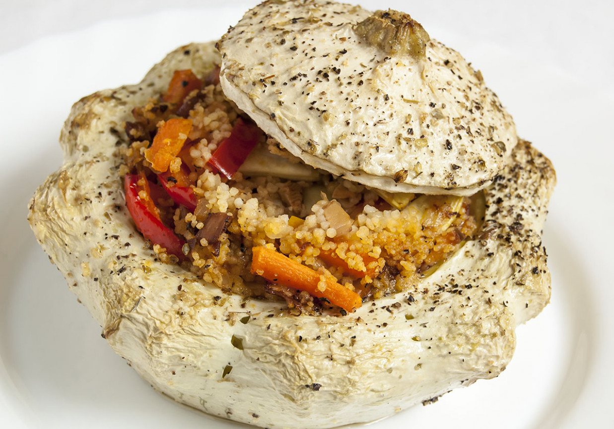 Patison nadziewany kuskusem i warzywami foto