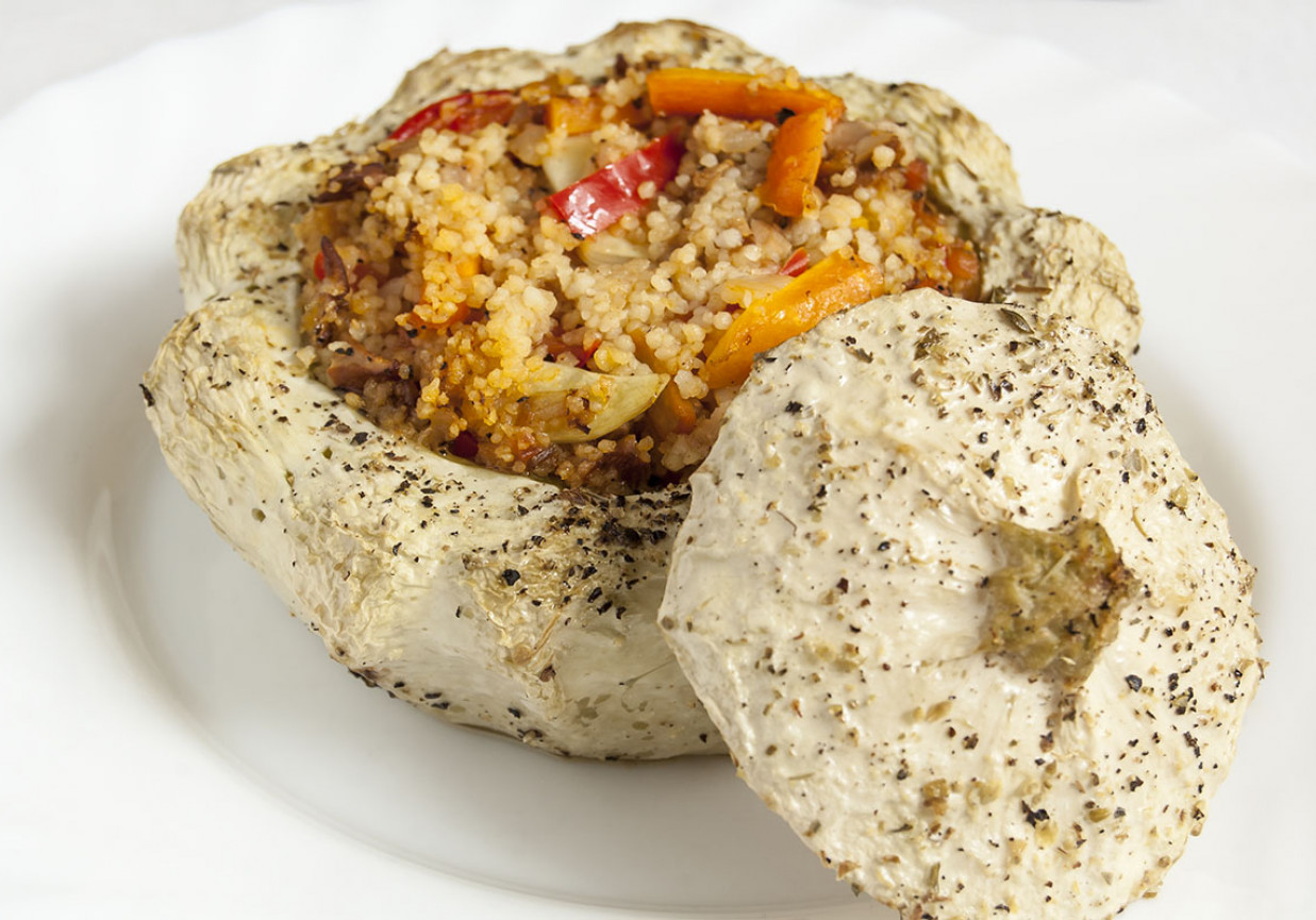 Patison nadziewany kuskusem i warzywami foto