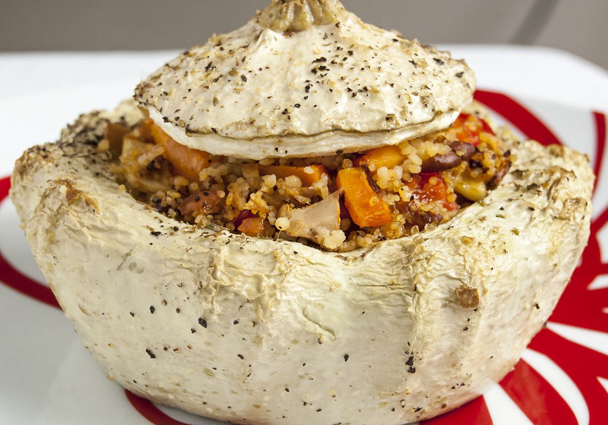 Patison nadziewany kuskusem i warzywami foto