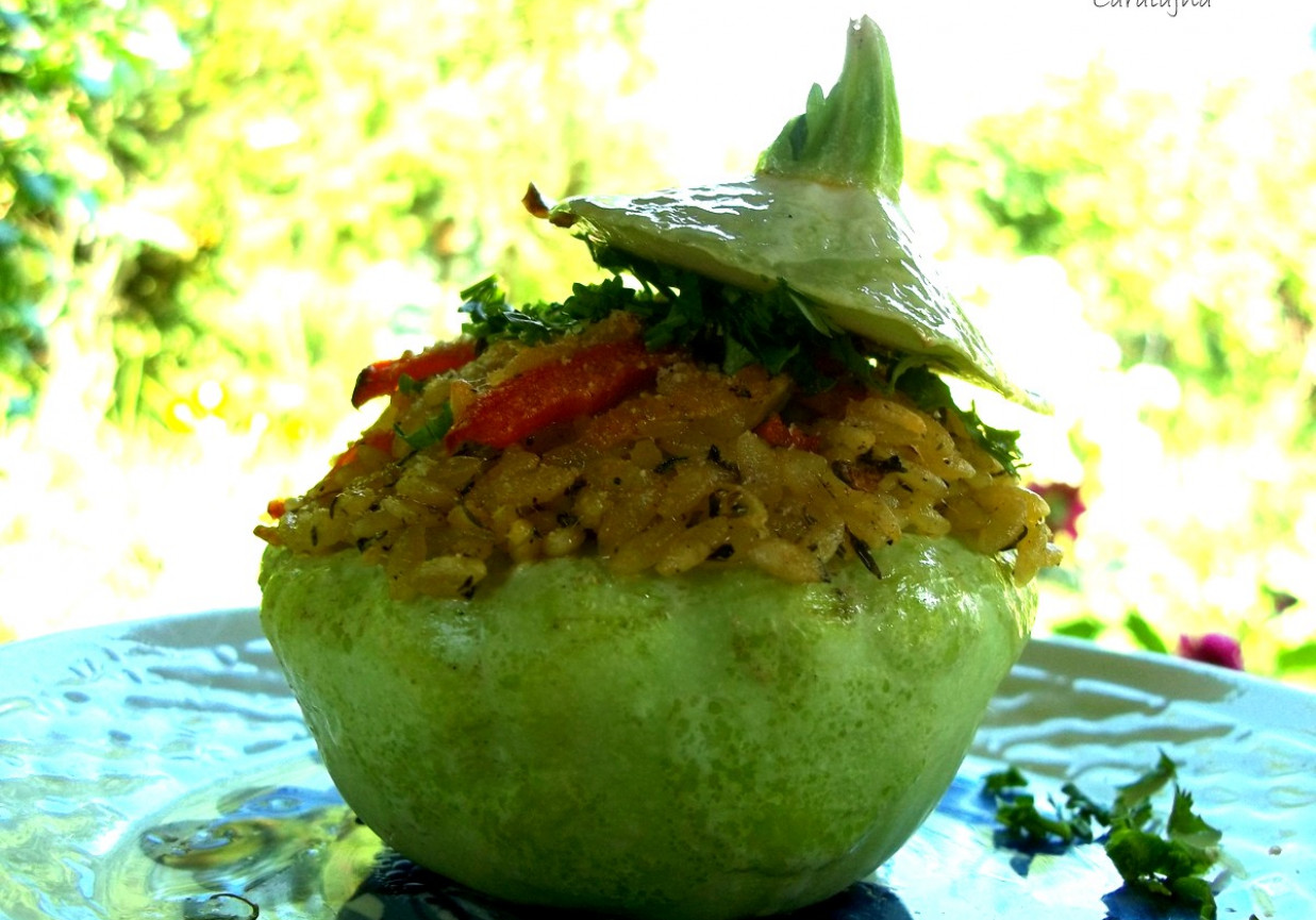 patisony nadziewane pikantnym makaronem w kształcie ryżu (risini) foto