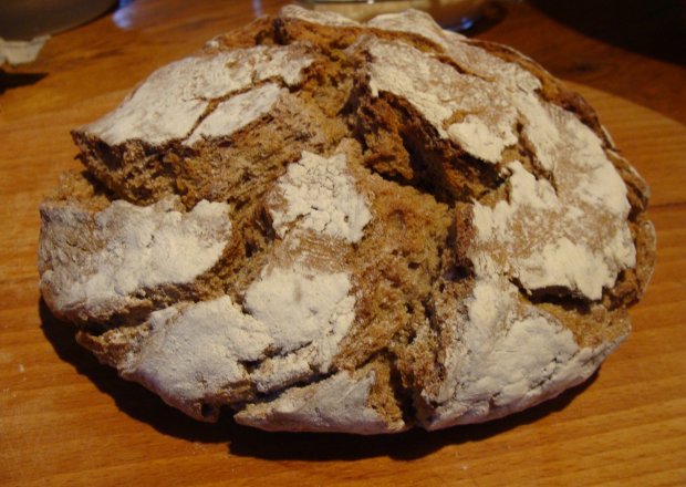 Fotografia przedstawiająca Pękaty chlebek na sodzie