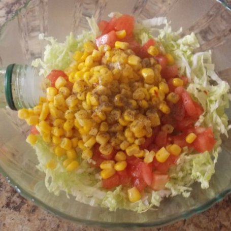 Krok 4 - Pekińska z kukurydzą i pomidorem foto