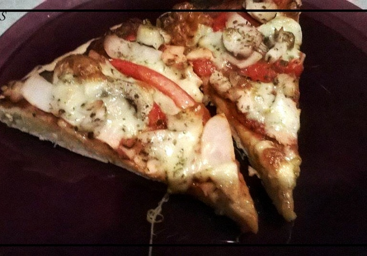 Pełnoziarnista pizza foto