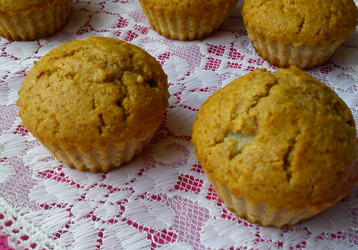 Pełnoziarniste muffinki z gruszkami foto