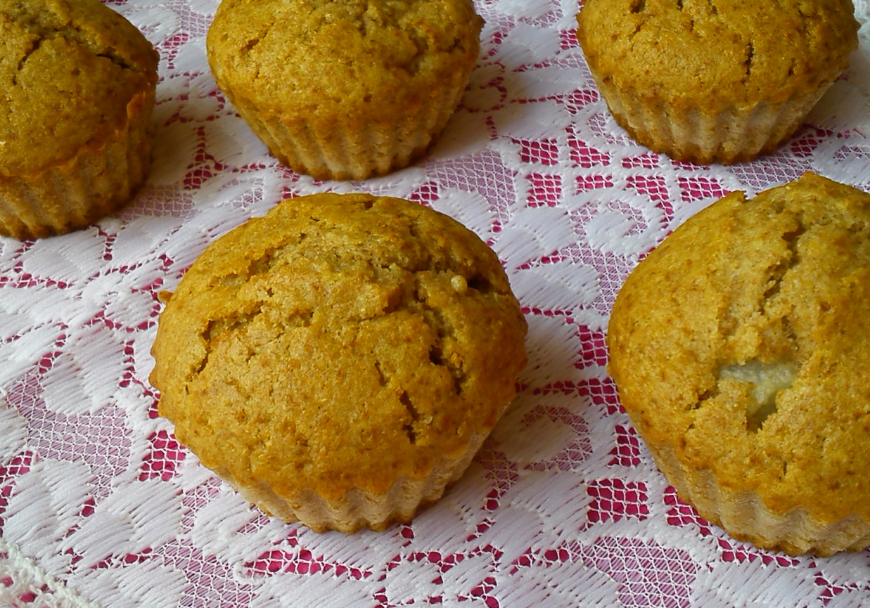 Pełnoziarniste muffinki z gruszkami foto