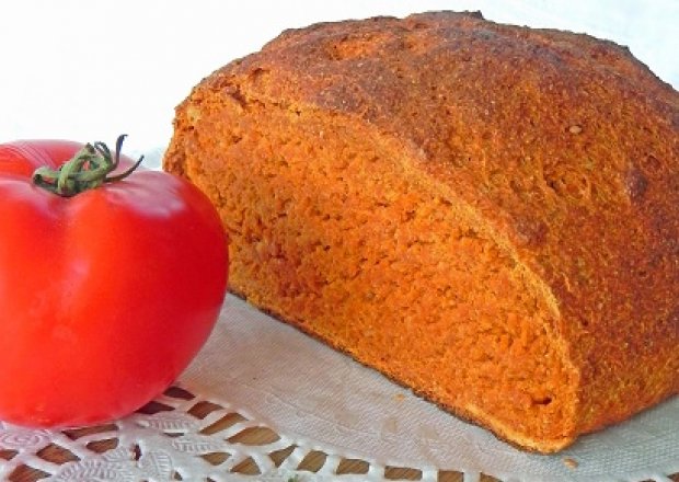 Fotografia przedstawiająca Pełnoziarnisty chleb pomidorowy