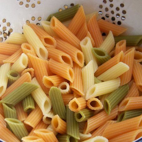 Krok 3 - Penne tricolore w sosie grzybowo-serowym foto