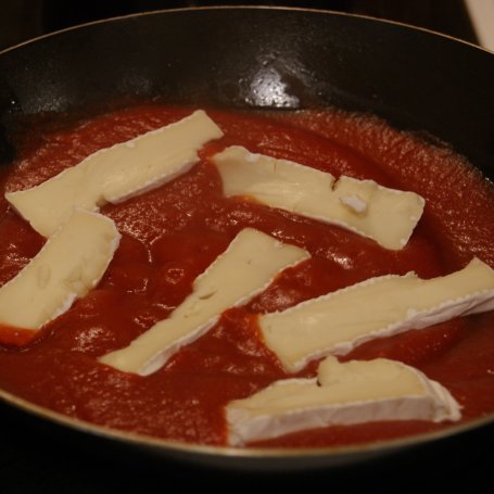 Krok 2 - Penne z boczkiem w sosie pomidorowo-serowym foto